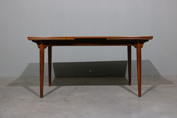 Mesa extensível Omann Jun em pau santo