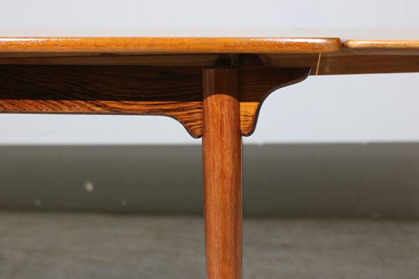 Mesa extensível Omann Jun em pau santo