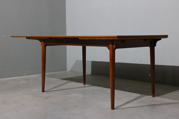 Mesa extensível Omann Jun em pau santo