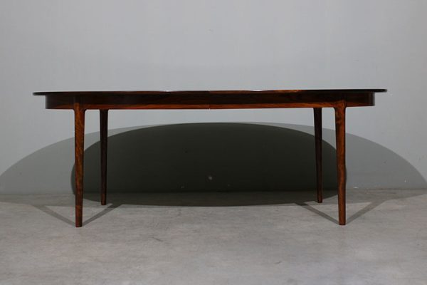 Mesa Niels O. Moller em pau santo