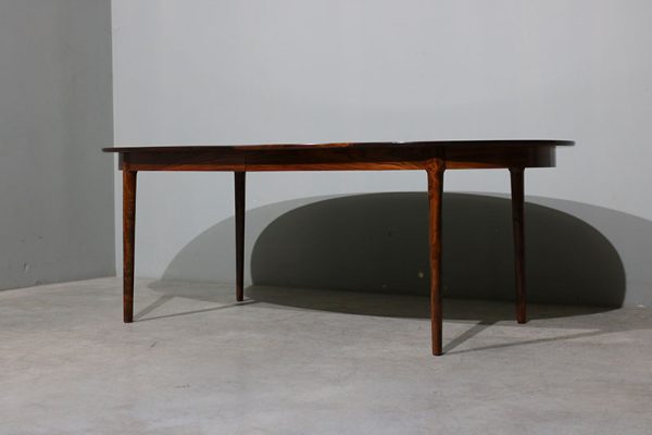 Mesa Niels O. Moller em pau santo