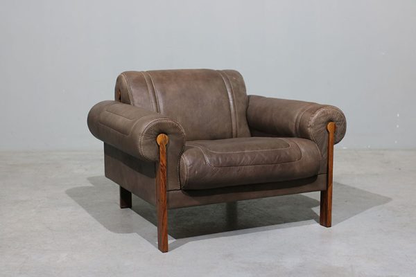 Par de poltronas Sven Ellekaer em pau santo e couro