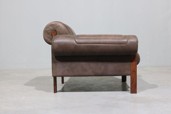 Par de poltronas Sven Ellekaer em pau santo e couro