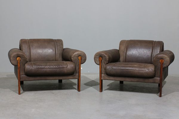 Par de poltronas Sven Ellekaer em pau santo e couro