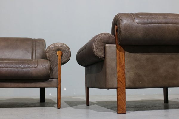 Par de poltronas Sven Ellekaer em pau santo e couro