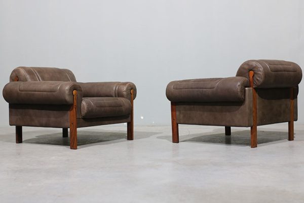 Par de poltronas Sven Ellekaer em pau santo e couro